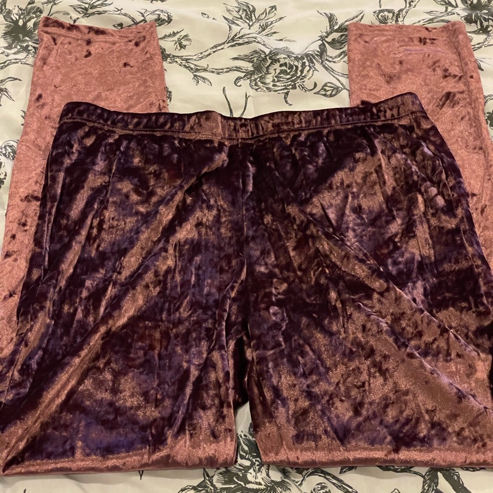 Demanding by Say What L Mauve Velvet Pants‎